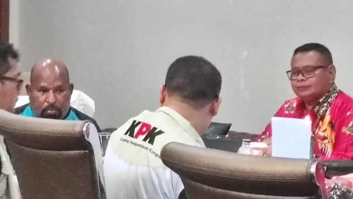 KPK Lakukan Analisa Hasil Pemeriksaan dan Penggeledahan Lukas Enembe