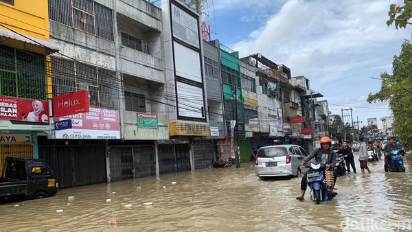 Banjir Landa Medan, Bobby: Sungai Penuh, Air dari Drainase Tak Bisa Masuk