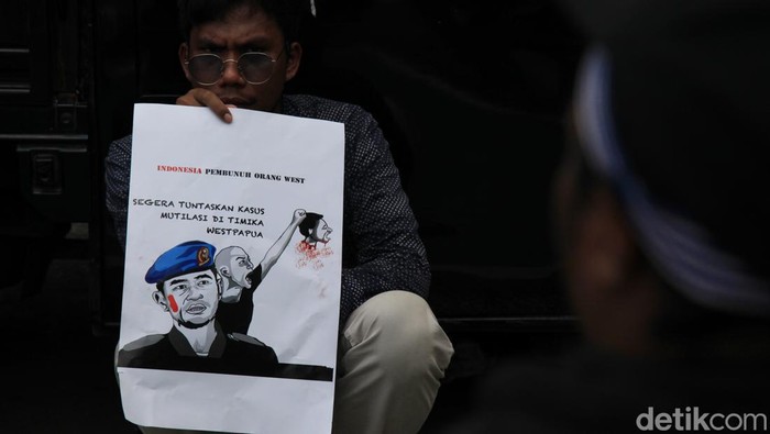 Atribut Papua Merdeka Mejeng Saat Demo Mahasiswa di Patung Kuda