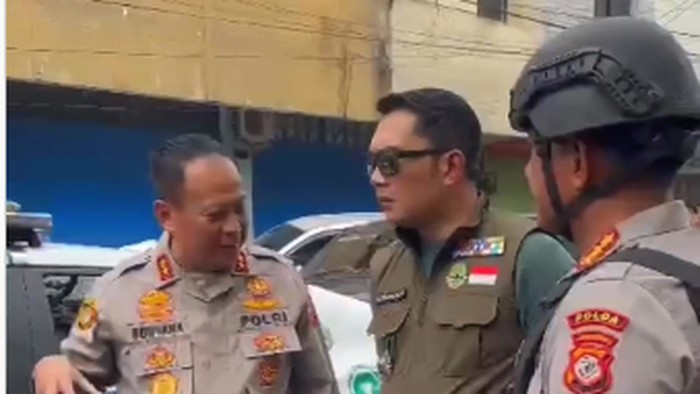 Ridwan Kamil ke Lokasi Bom Bunuh Diri di Polsek Astana Anyar