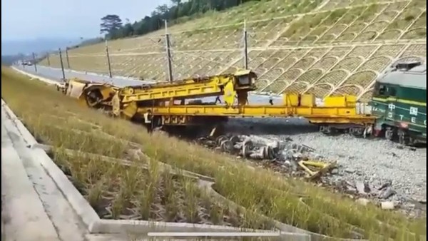 Lokomotif Teknis Proyek Kereta Cepat Anjlok di Bandung, Ada Korban Jiwa?