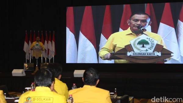 Lodewijk Golkar Sebut PDIP 'Bentrok' Usai Ganjar Ungguli Puan di Survei