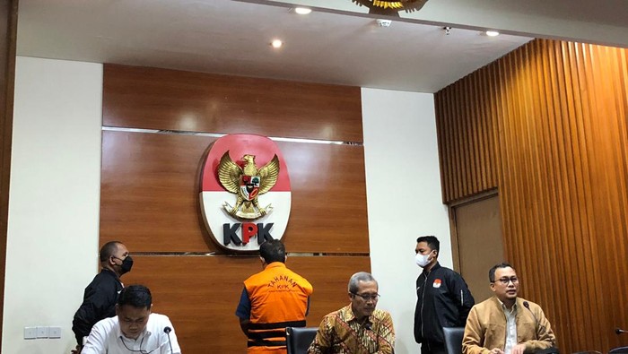 KPK Resmi Umumkan Status Tersangka Gubernur Papua Lukas Enembe