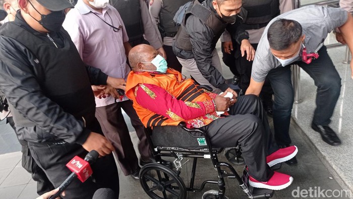 KPK: Lukas Enembe di Rutan, Kondisi Stabil Bisa Makan dan Mandi