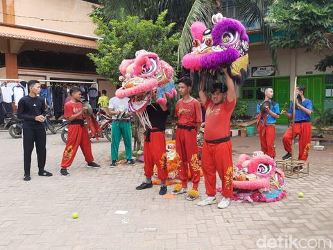 Mahirnya Santri Ponpes Sunan Drajat Main Barongsai