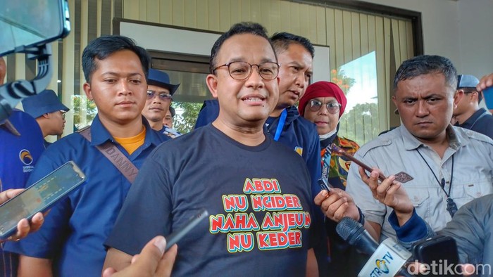 NasDem Jelaskan Pesan di Balik Kaus Anies 'Naha Anjeun Nu Keder'