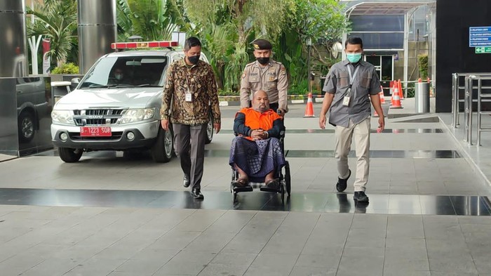 Pengacara Ngotot Mau Bawa Lukas Enembe Berobat ke Singapura