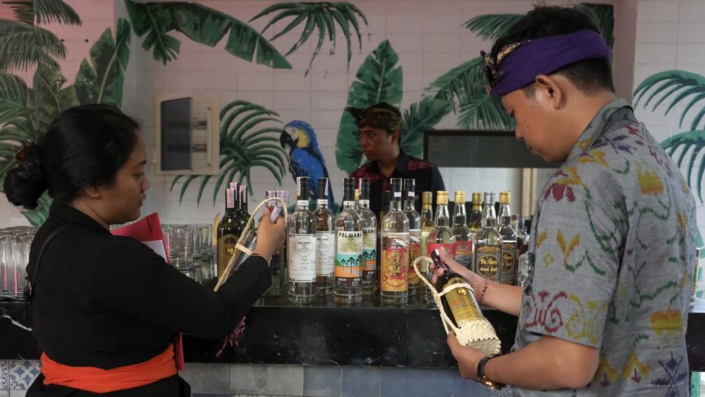 desakan-pencabutan-pergub-arak-di-hari-arak-bali-setelah-koster-lengser