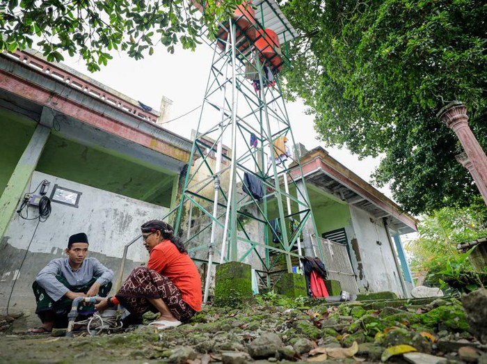 Relawan Ganjar Pranowo Bangun Sumur Bor di Ponpes Darul Hikam Jatim