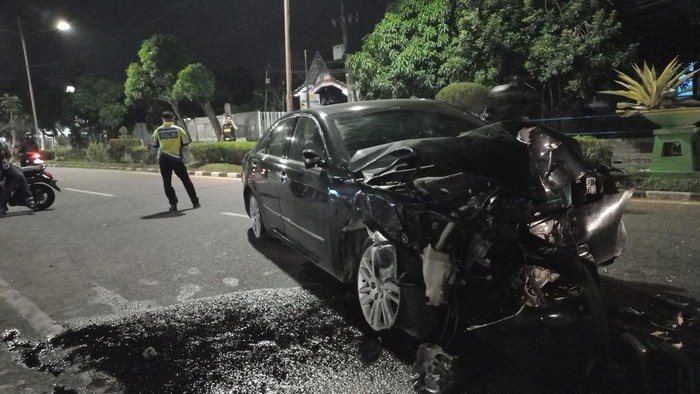 Kronologi Kecelakaan Mobil DPRD Jambi Berpenumpang Wanita Bugil
