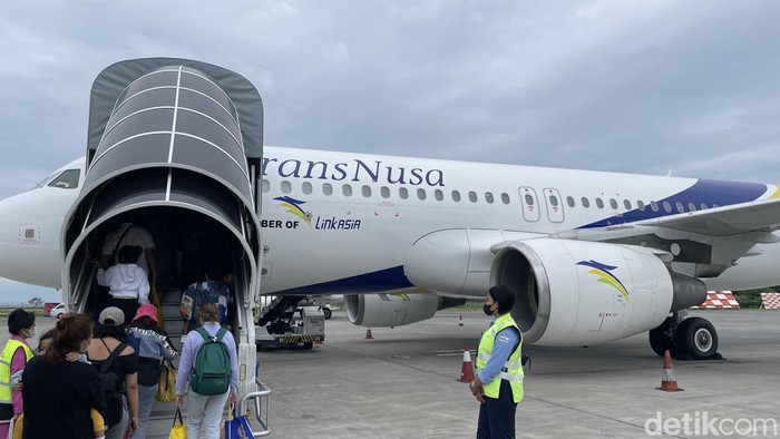 Koper Penumpangnya Ditempeli Stiker Kata Tidak Senonoh, Transnusa Buka Suara