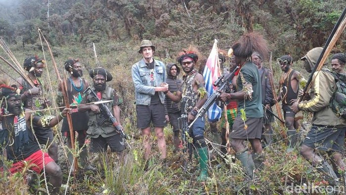 KKB-TNI Polri Baku Tembak di Ilaga Puncak, 1 Rumah Dibakar