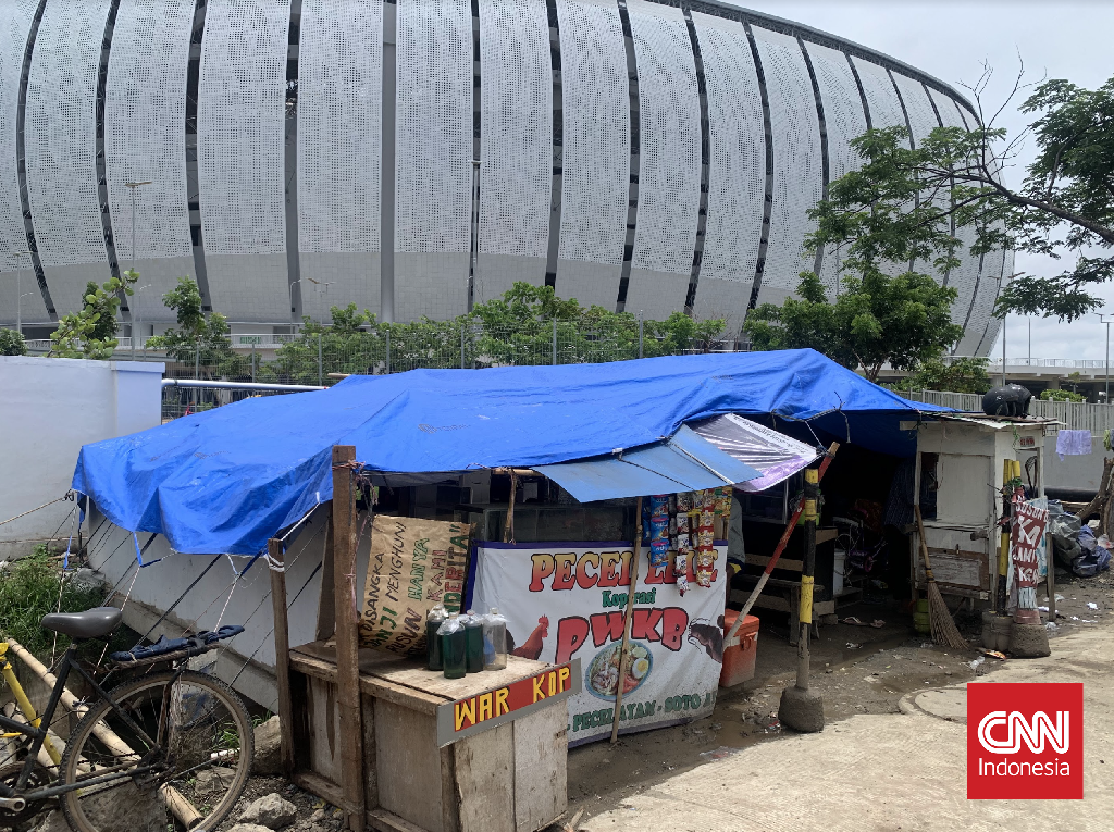 Terlena Janji Anies, Warga Kampung Bayam Telantar di Pinggiran JIS