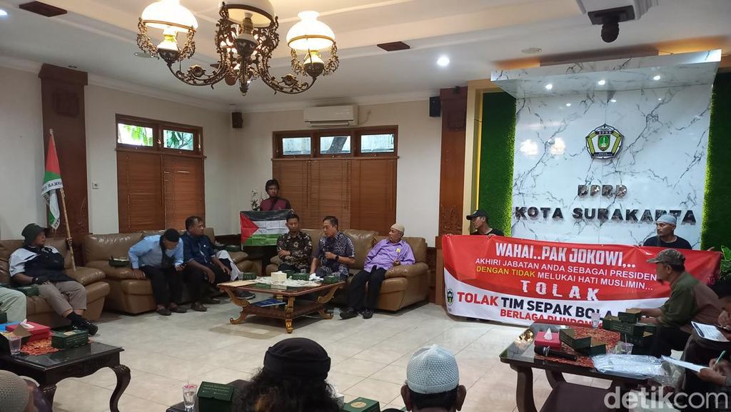 Geruduk DPRD Solo, Warga Tolak Israel Main di Indonesia saat Piala Dunia U-20