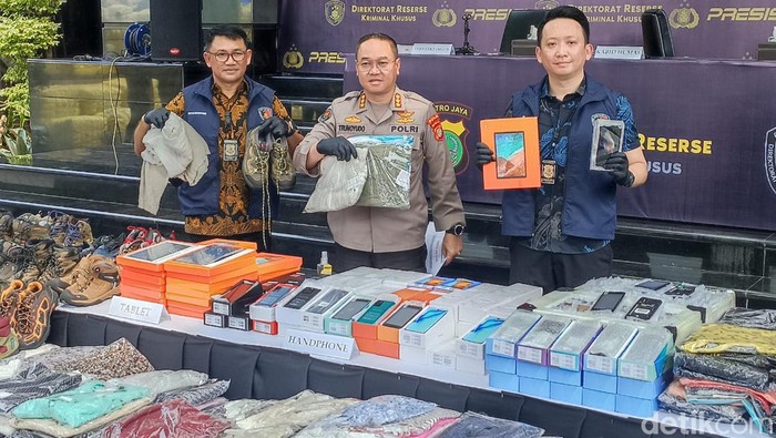 Polda Metro Sita 535 Bal Baju Bekas dari China-Korea, Pemasok Ditangkap!
