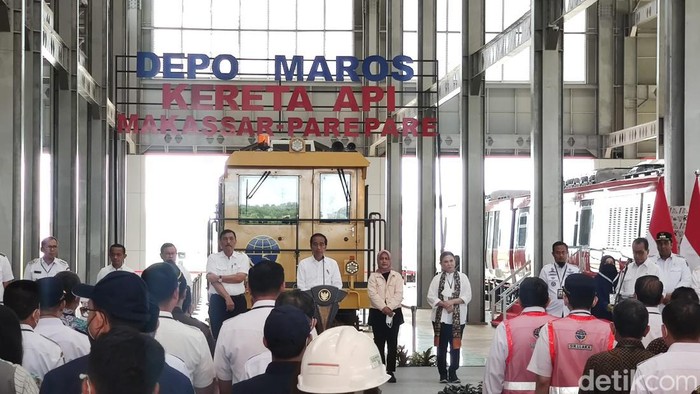 Diresmikan Jokowi, Kereta Pertama di Sulawesi Akhirnya Beroperasi