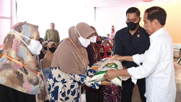 Bansos Baru Jokowi Rp11 T Dirapel Tiga Bulan, Cair Sekaligus Februari
