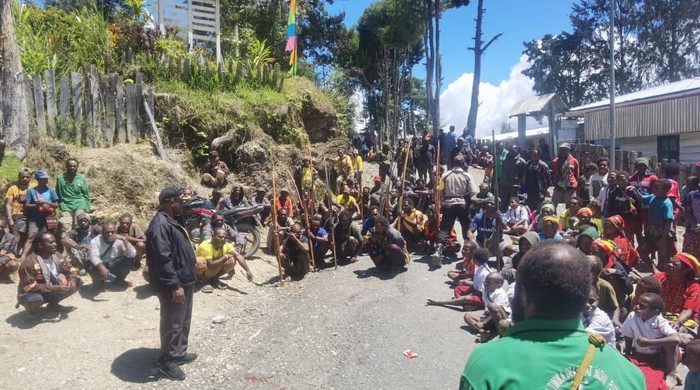 Warga Bersatu Bawa Busur dan Panah Usir KKB di Intan Jaya, Papua Tengah