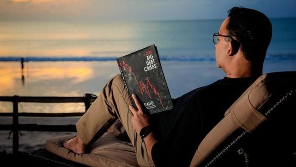 anies-dinilai-sentil-jokowi-soal-utang-lewat-buku-big-debt-crises