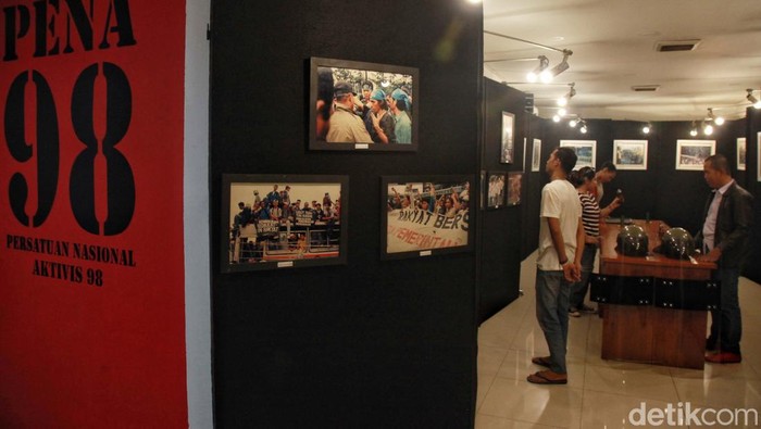 25 Tahun Mengenang Reformasi Dalam Bingkai Foto