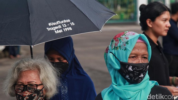 25 Tahun Mengenang Reformasi Dalam Bingkai Foto