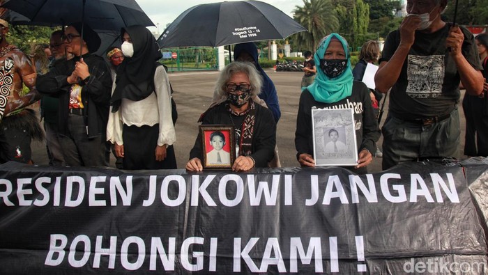 25 Tahun Mengenang Reformasi Dalam Bingkai Foto