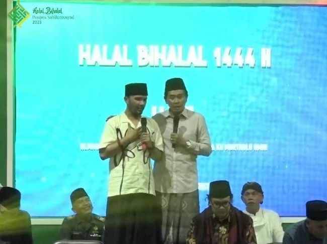 KH Anwar Zahid Roasting Ustaz Hanan Attaki Usai Dibaiat: Jangan Murtad Lagi!