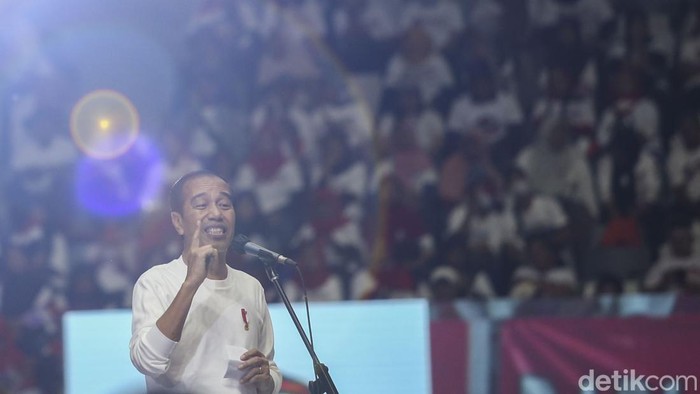 Surya Paloh Ngaku Hubungannya di Titik Terendah, Jokowi: Biasa Saja
