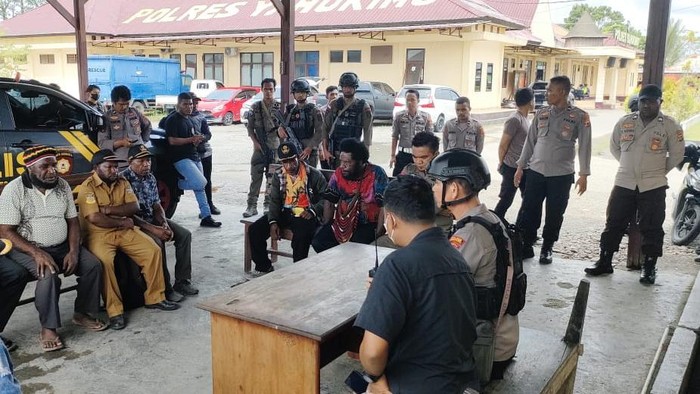 Polres Yahukimo Digeruduk Massa Usai Tangkap 22 Simpatisan KKB