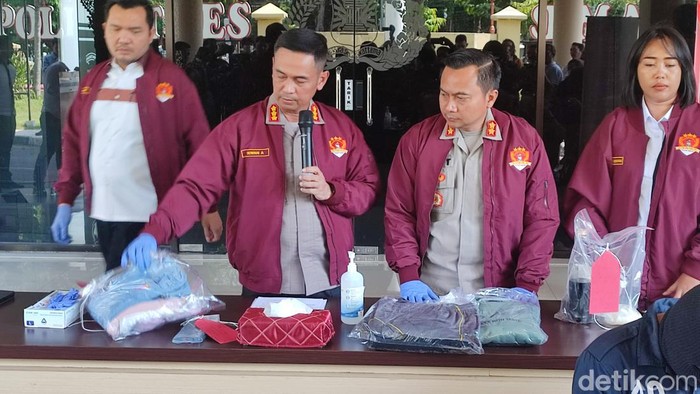 Tersangka Pembunuhan-Putri Pj Gubernur Papua Baru Kenal 2 Minggu