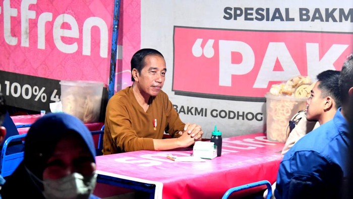 Jokowi Borong 100 Porsi Bakmi Tendaan, Pedagang Kebingungan Kasih Harga