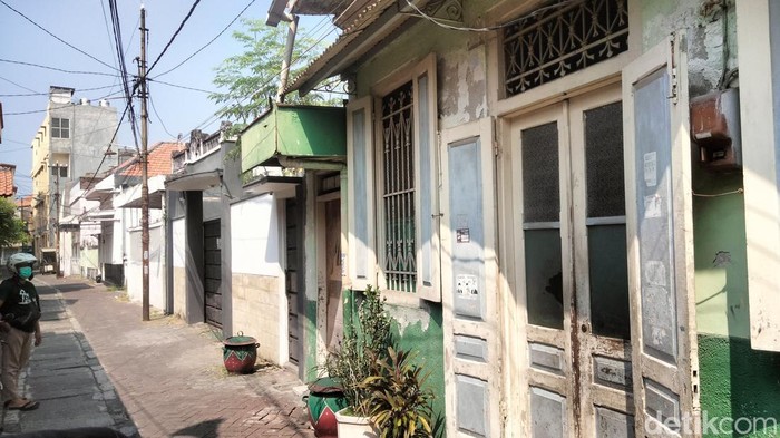 Geledah Rumah Terduga Teroris Surabaya, Densus 88 Bawa Buku Jihad-Anak Panah