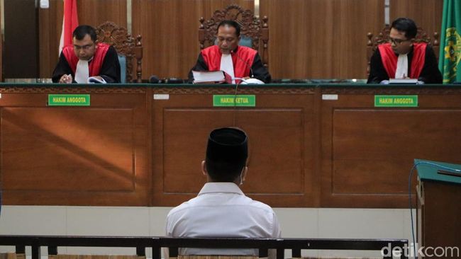 2 Penganiaya Santri Ponpes Gontor hingga Tewas Divonis 8 dan 4 Tahun Penjara