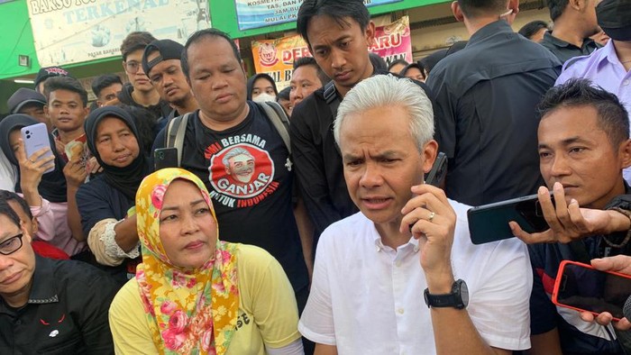 Pedagang Pasar di Jakut Keluhkan Retribusi, Ganjar Langsung Telepon Sekda DKI