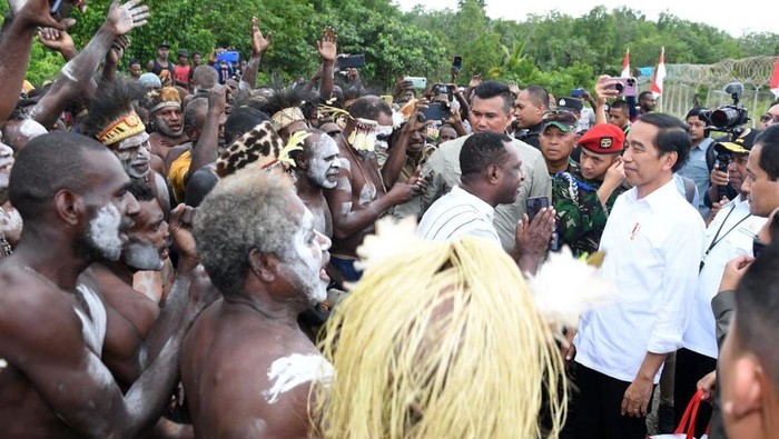 Warga Asmat Sambut Jokowi: Presiden yang Mau Lihat Kami di Hutan Rimba