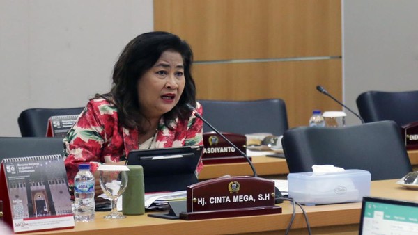PDIP DKI Pecat Cinta Mega Buntut Diduga Main Slot Saat Rapat!