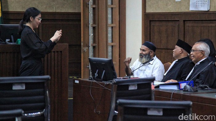 Saksi di Sidang Lukas Enembe Jual Rekening Bank ke Kamboja, Hakim Kaget