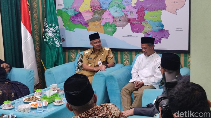 sowan-ke-nu-muhammadiyah-jateng-ganjar-dapat-doa-sukses-nyapres