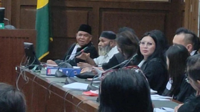 Lukas Enembe Gebrak Meja Tak Terima Dibilang Berjudi