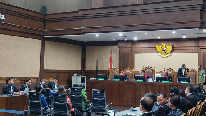 Lukas Enembe Gebrak Meja Tak Terima Dibilang Berjudi