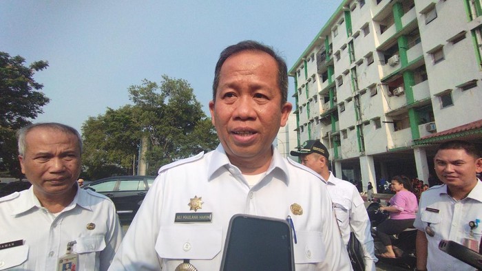 pembangunan-tanggul-laut-ncicd-fase-a-di-jakut-terkendala-bangunan-liar