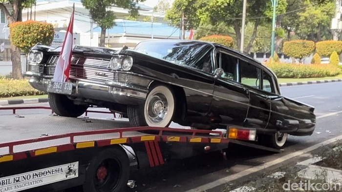 Mogok, Mobil Dinas Sukarno Gagal Antar Ganjar ke KPU