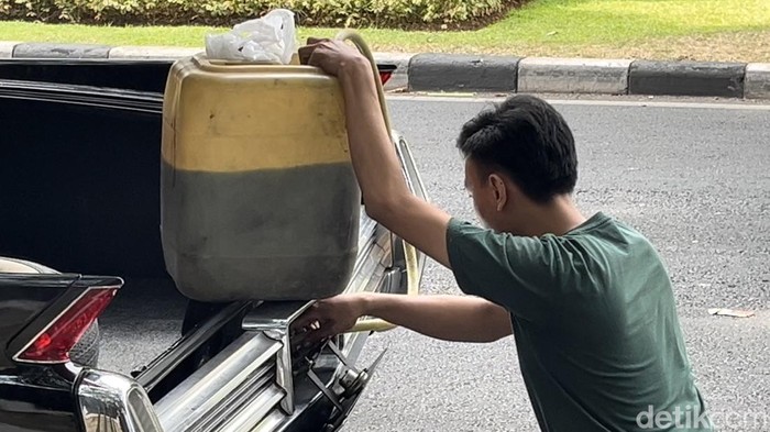 Mogok, Mobil Dinas Sukarno Gagal Antar Ganjar ke KPU