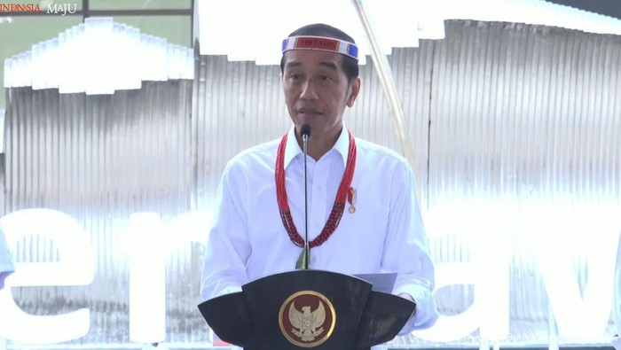 Baliho Ganjar-Mahfud Dicopot, Jokowi: Mestinya Pemda Izin ke Pengurus Partai
