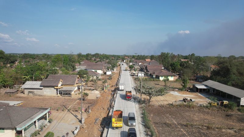 Before-After Jalanan di Lampung Tengah: Dulu Bak Kubangan, Kini Mulus