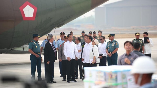 Prabowo Dampingi Jokowi Lepas 51,5 Ton Bantuan dari RI untuk Palestina