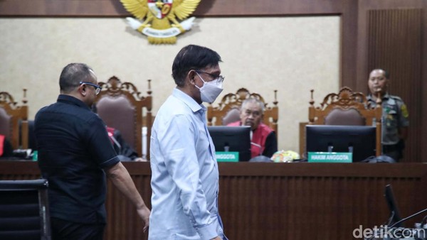 Hakim: Johnny Plate Terima Rp 15,5 M, Rp 1,5 M Disalurkan ke Keuskupan
