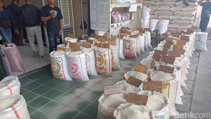 Syukur Warga Kota Malang Dapat Beras Gratis di Tengah Harga Melambung