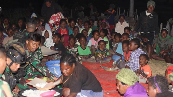 200 Warga Mengungsi Usai KKB Bakar Gedung Sekolah dan Rumah Adat di Puncak