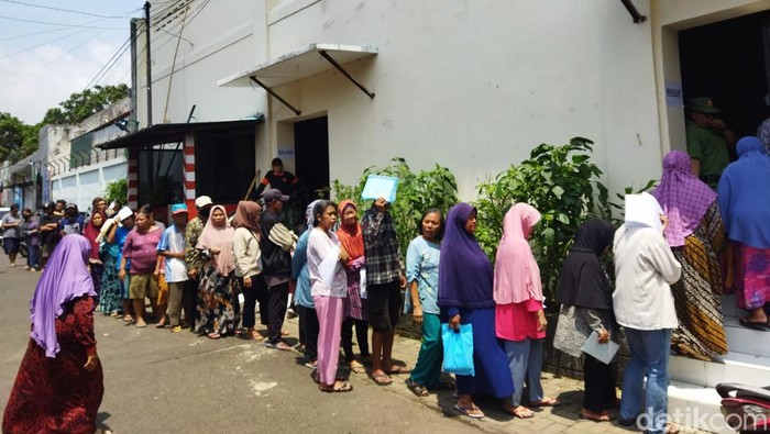 syukur-warga-kota-malang-dapat-beras-gratis-di-tengah-harga-melambung